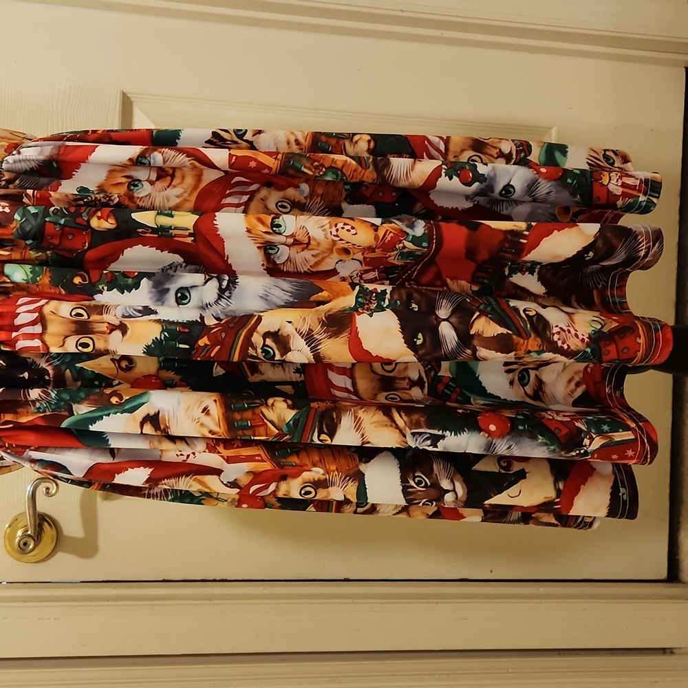 Beautiful, Vibrant Christmas Cat Dress, Size Large ❤️🎅🐱🤶❤️ - Picture 3 of 16